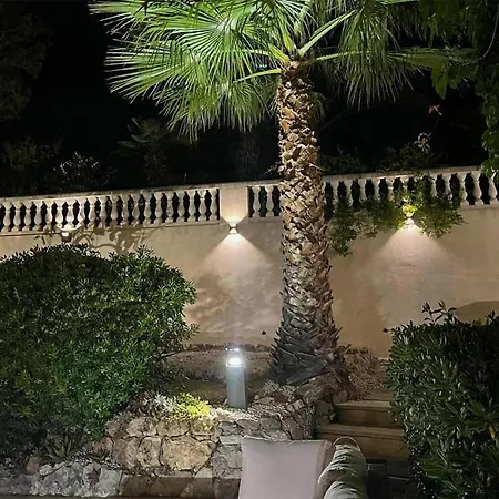 Beautiful In With Kitchen Feriehus Cannes