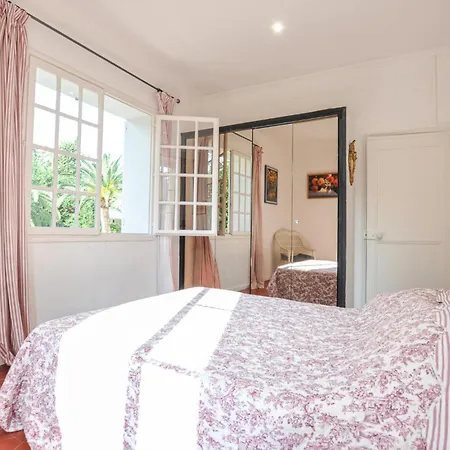 Beautiful In With Kitchen Holiday home