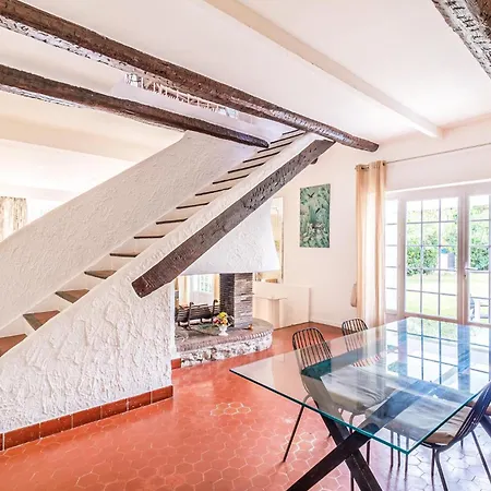 Beautiful In With Kitchen Holiday home